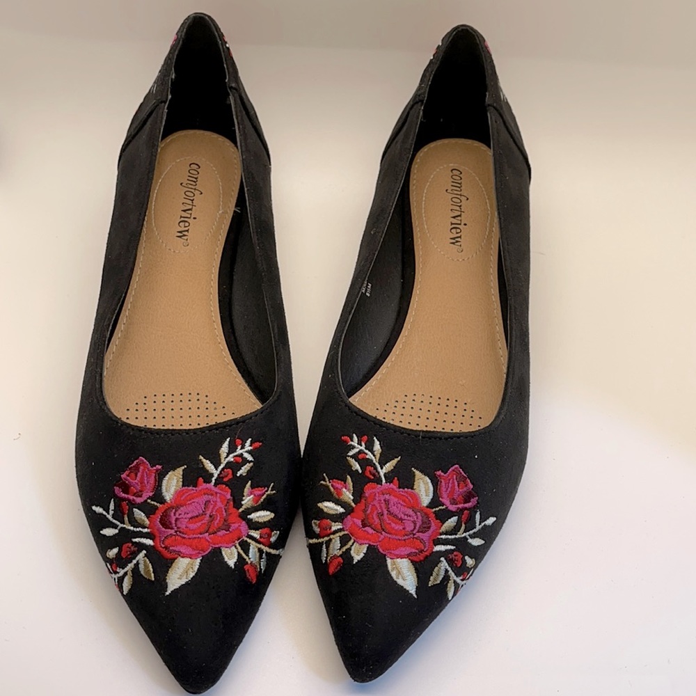 Comfortview Floral flats.🌷Beautiful and comfortable 🌷New